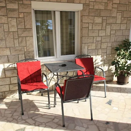 Evica 3 - Hr-07097-01 By Interhome *